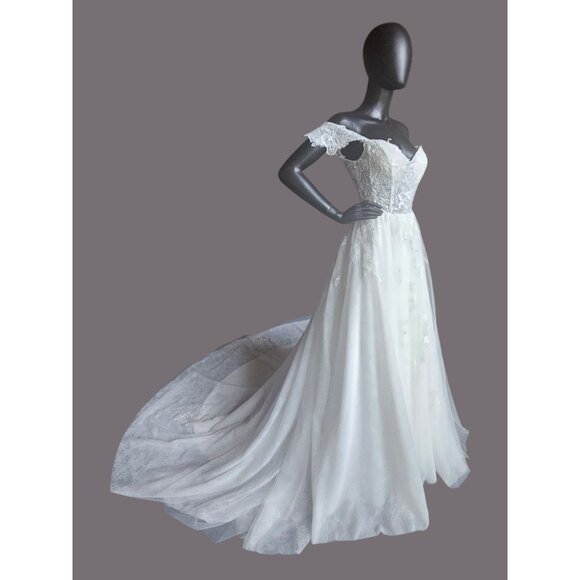 NWOT Ivory Lace Embroidered A-Line Shrug Sleeve Wedding Gown - Da Vinci - Picture 5 of 14